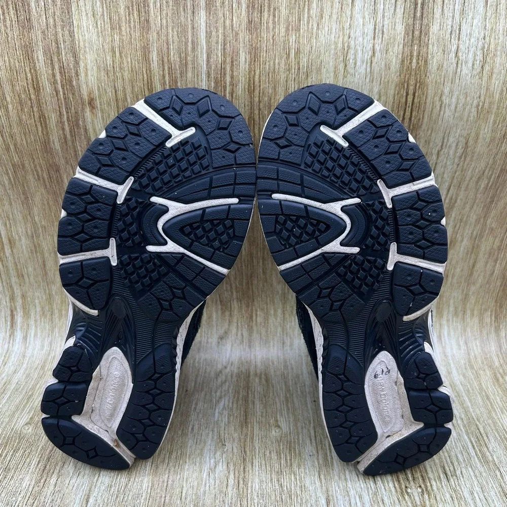 New Balance 2002R Womens Size 6.5 Sneakers Black Athletic Running Shoes GC2002BK